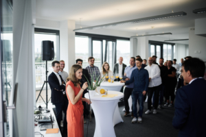 Gäste bei ACL Open House in Wien – Büroeröffnung und Networking