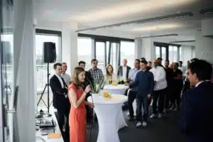 Gäste bei ACL Open House in Wien – Büroeröffnung und Networking