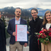 Übergabe der Urkunde der WKO Voitsberg an die Geschäftsführung der ACL