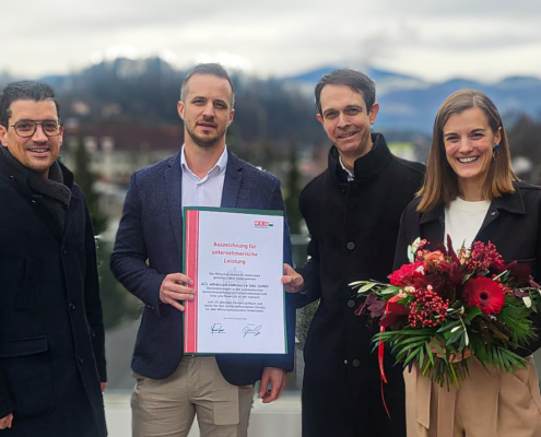 Übergabe der Urkunde der WKO Voitsberg an die Geschäftsführung der ACL